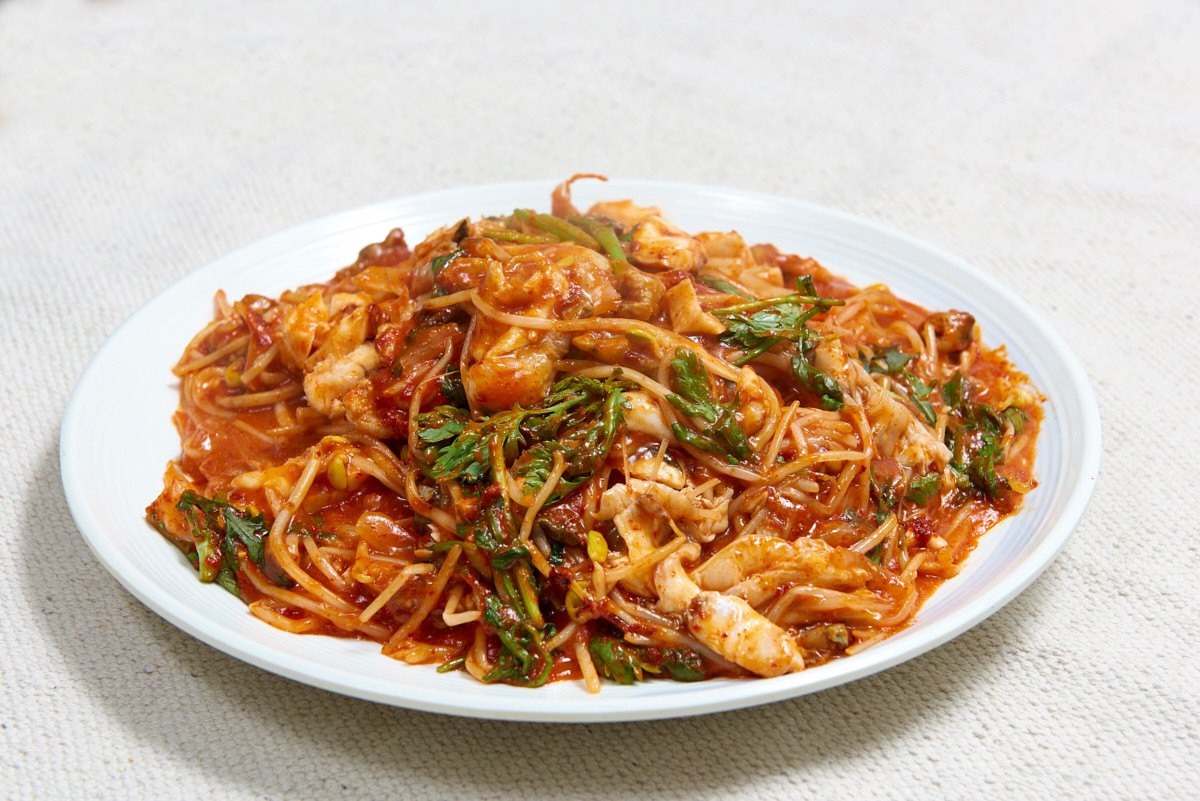 접시에 담긴 부산 아구찜