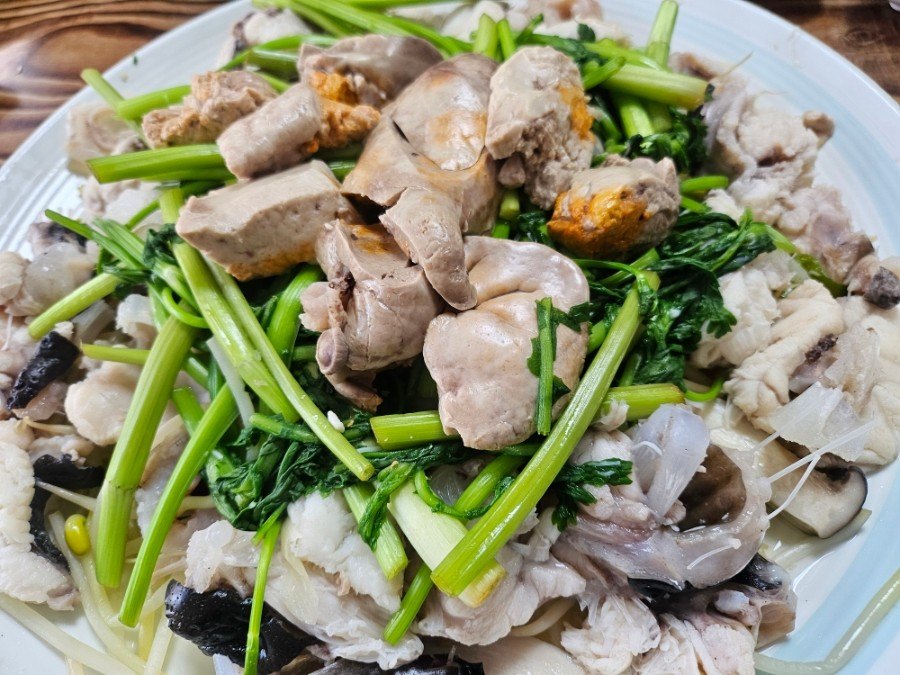 채소와 함께 낸 아귀수육