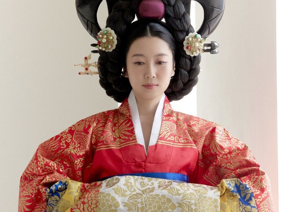 Wearing a traditional hwarot wedding robe, photo courtesy of Hanminyeo